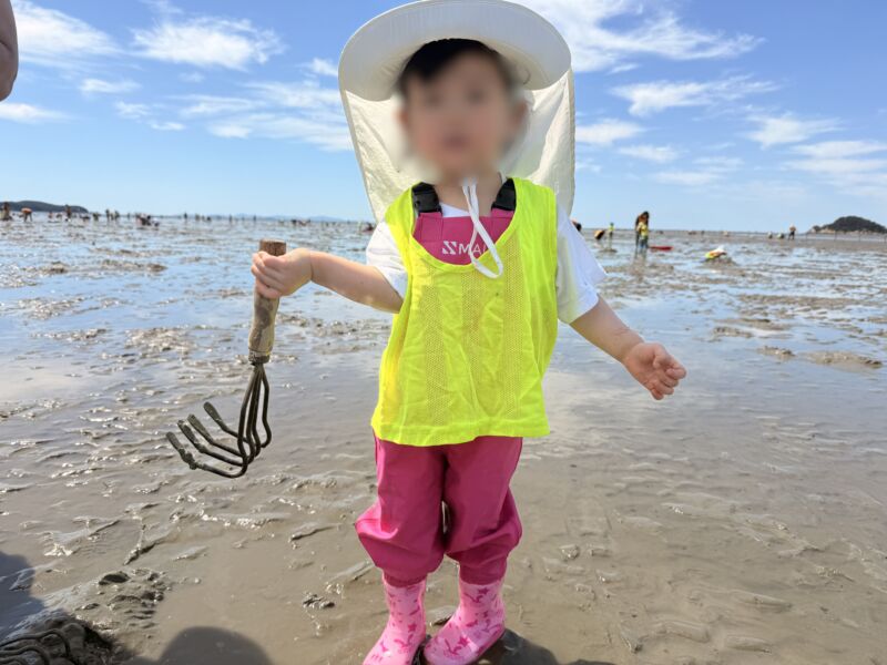 마시안 갯벌체험 물때 맞춰 착용한 아기 갯벌체험 가슴장화 복장
